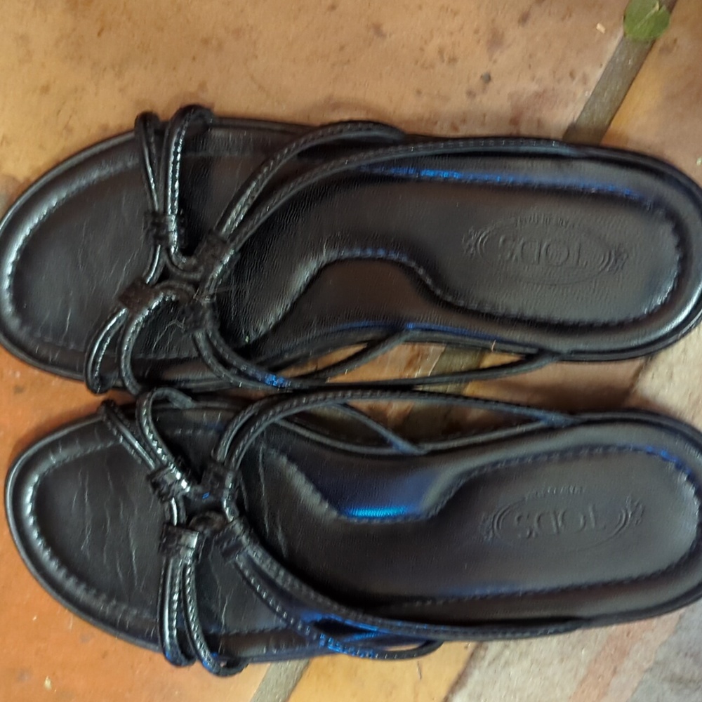 Tod's black leather sandals